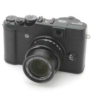 FUJIFILM X10