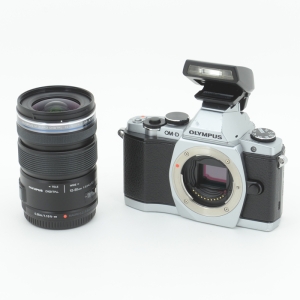 OLYMPUS OM-D E-M5レンズキット (シルバー)