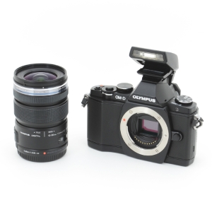OLYMPUS OM-D E-M5レンズキット (ブラック)