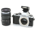 OLYMPUS OM-D E-M5レンズキット (シルバー)