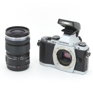 OLYMPUS OM-D E-M5レンズキット (シルバー)