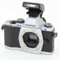 OLYMPUS OM-D E-M5 (シルバー)