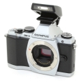 OLYMPUS OM-D E-M5 (シルバー)