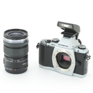 OLYMPUS OM-D E-M5レンズキット (シルバー)
