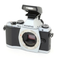 OLYMPUS OM-D E-M5 (シルバー)