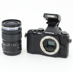 OLYMPUS OM-D E-M5レンズキット (ブラック)