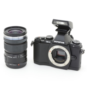 OLYMPUS OM-D E-M5レンズキット (ブラック)