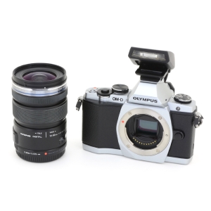 OLYMPUS OM-D E-M5レンズキット (シルバー)