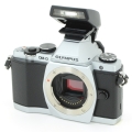 OLYMPUS OM-D E-M5 (シルバー)