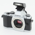 OLYMPUS OM-D E-M5 (シルバー)