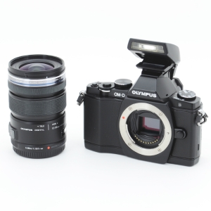 OLYMPUS OM-D E-M5レンズキット (ブラック)