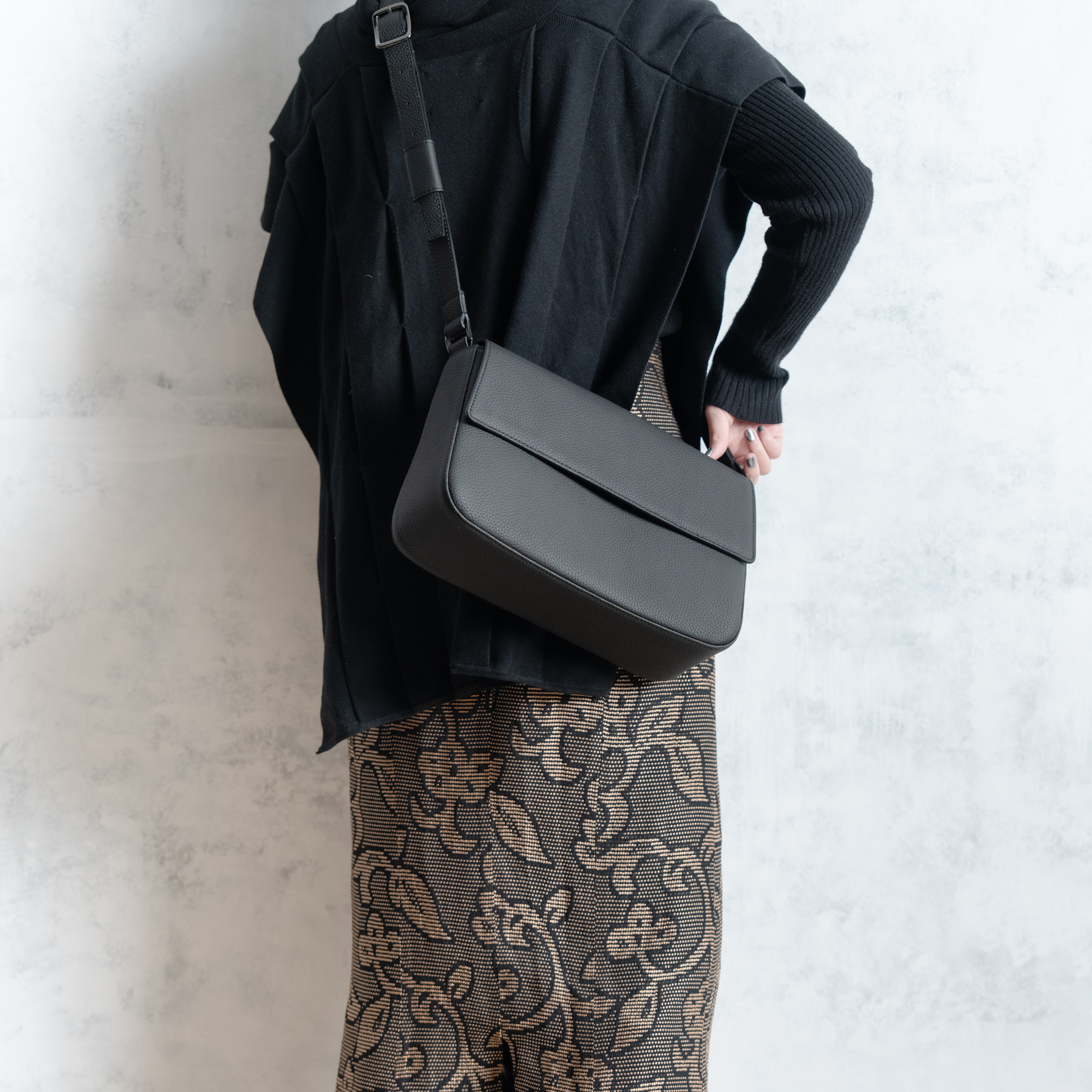 Anmut Elegance Leather Bag