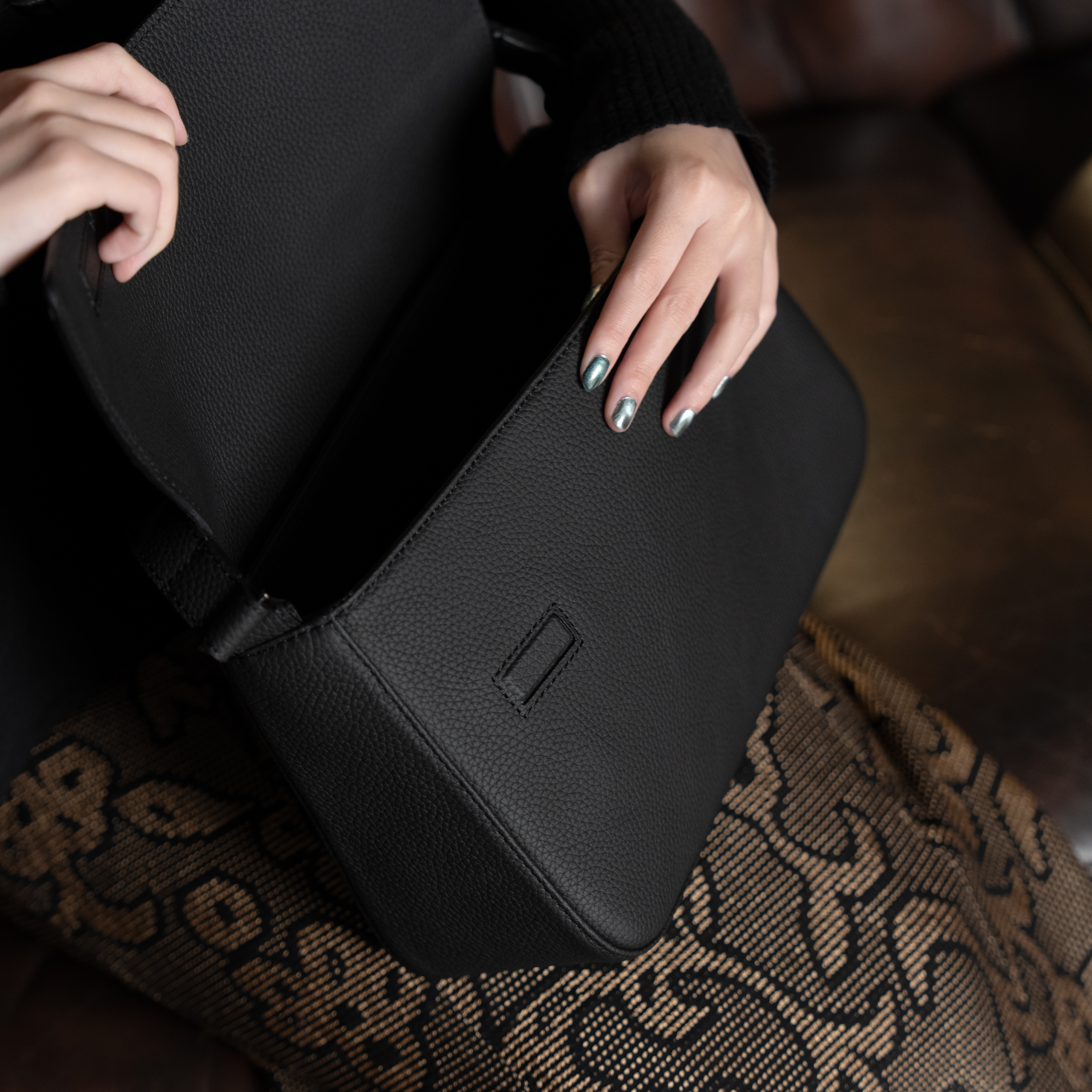 Anmut Leather Detail