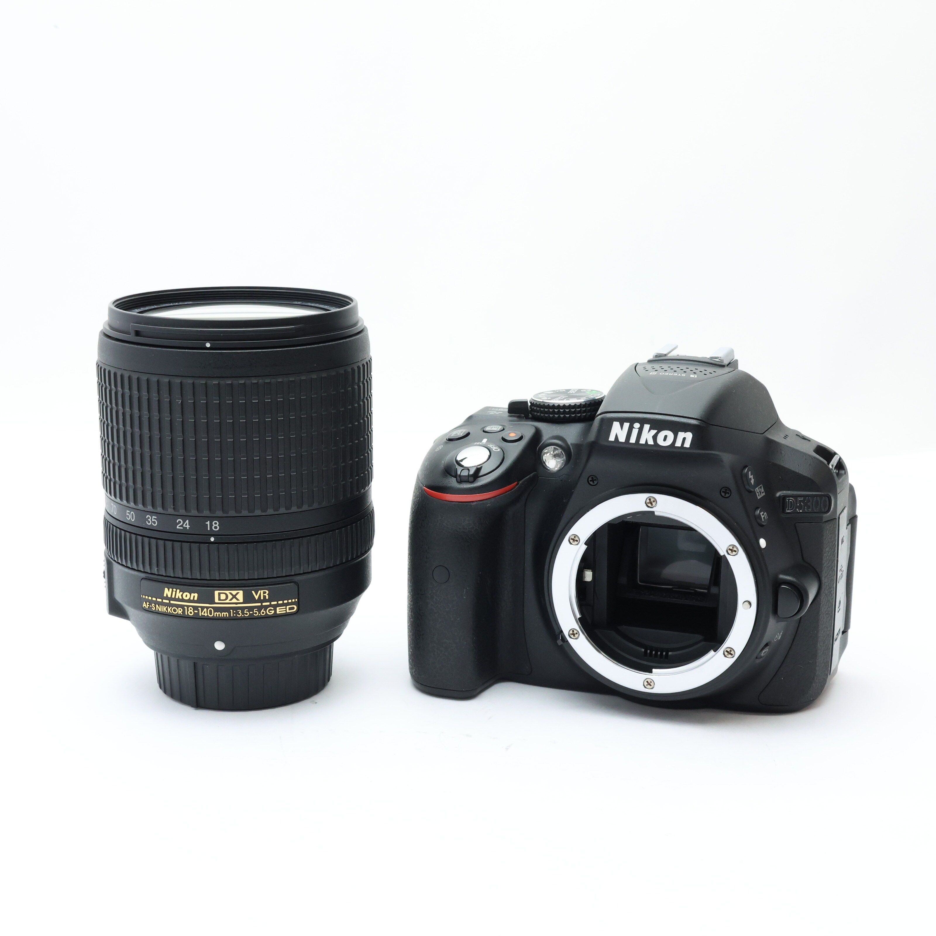 中古)Nikon (ニコン) D5300 18-140 VR レンズキット ブラック（商品ID 