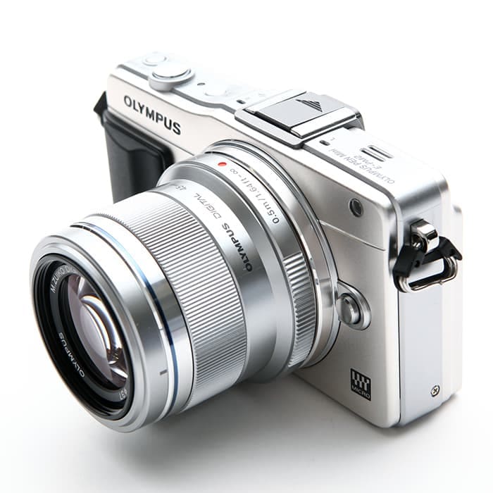 新品)OLYMPUS (オリンパス) M.ZUIKO DIGITAL 45mm F1.8 シルバー（商品