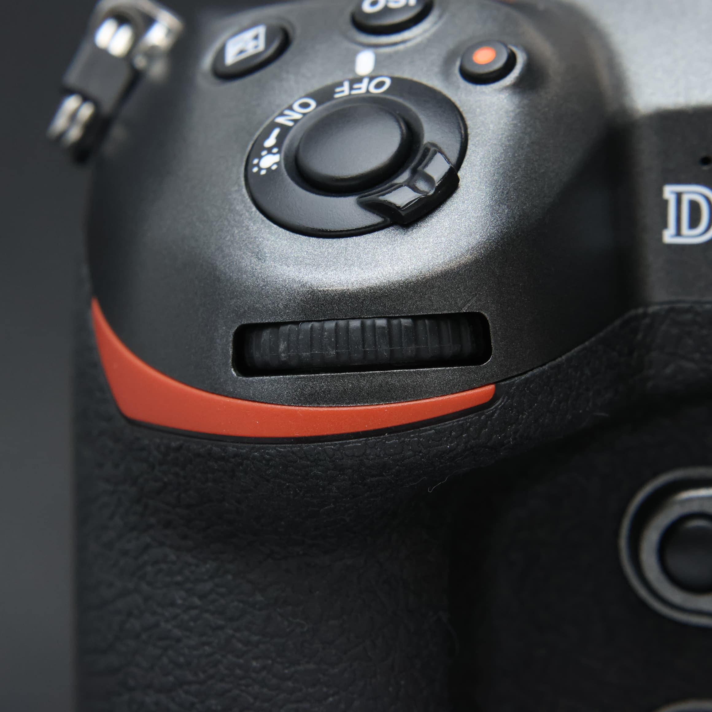 中古)Nikon (ニコン) D5 ボディ（XQD-Type） 100周年記念モデル