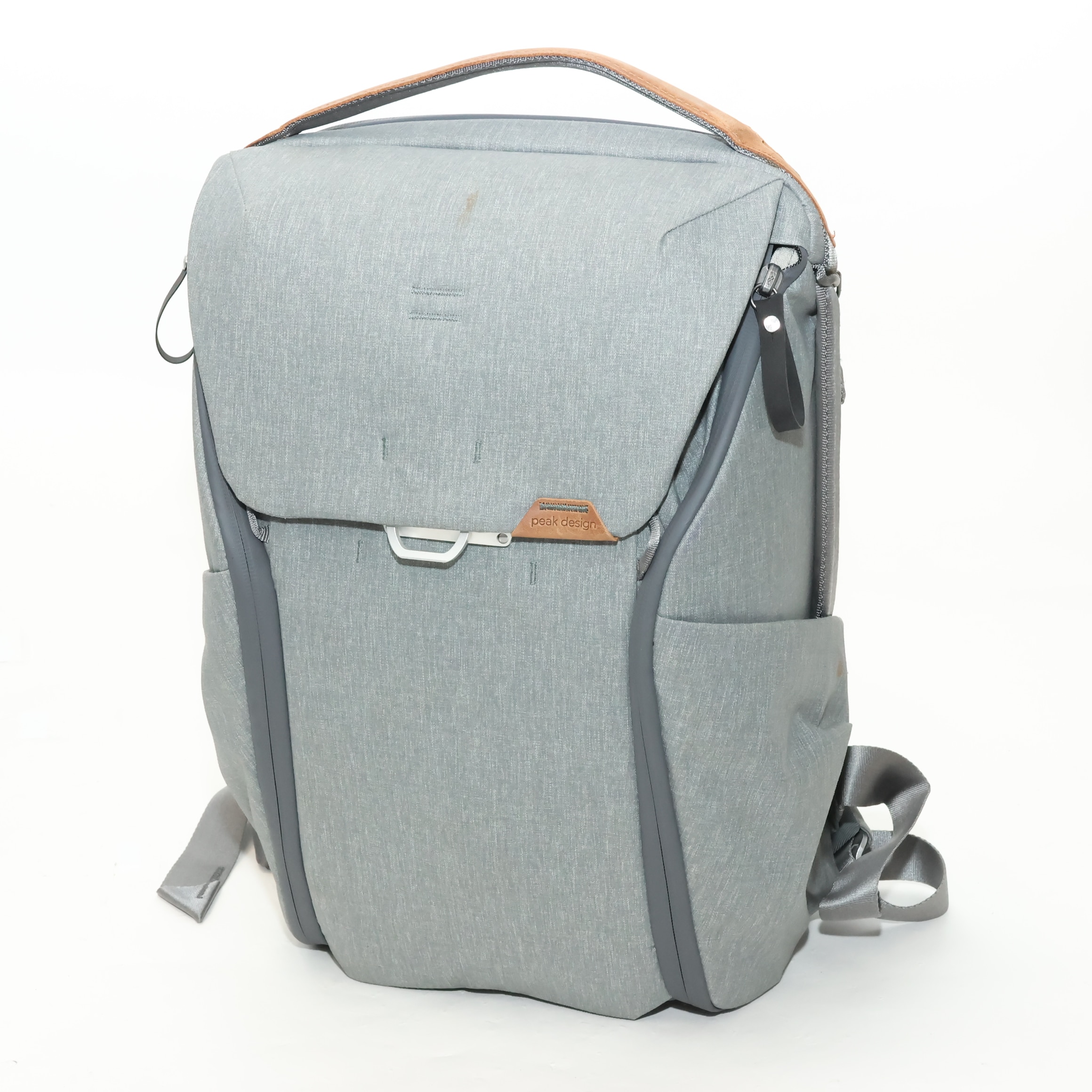 美品　peak design エブリデイバックパック　20L アッシュ peak design ピークデザイン エブリデイバックパック ジップ 20L