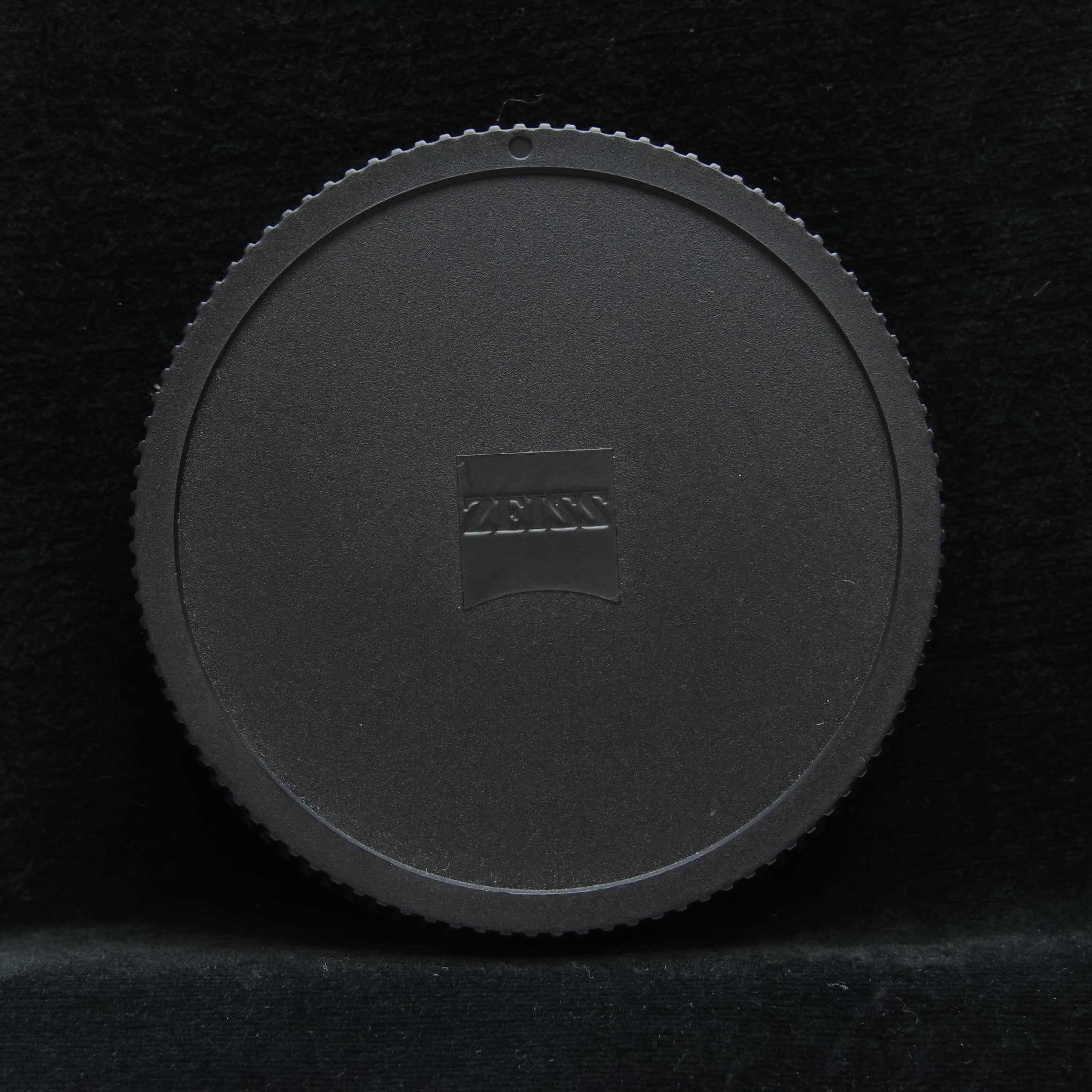 Carl Zeiss Distagon 4/50 T*レンズ（カバー付） 中古)Carl Zeiss (カールツァイス) Distagon T*50mm F4ZV Classic