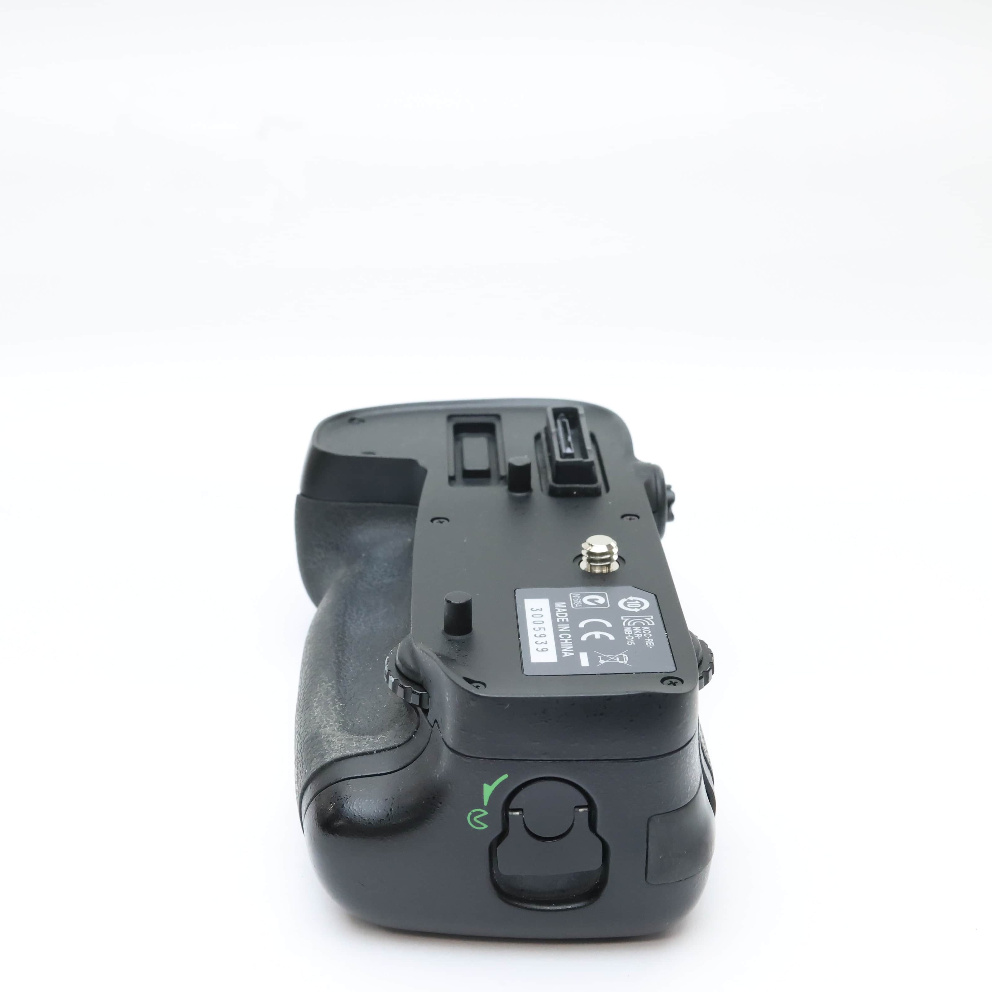 ニコン D7200 バッテリーパック MB-D15 付 #C520 楽天市場】MB-D15