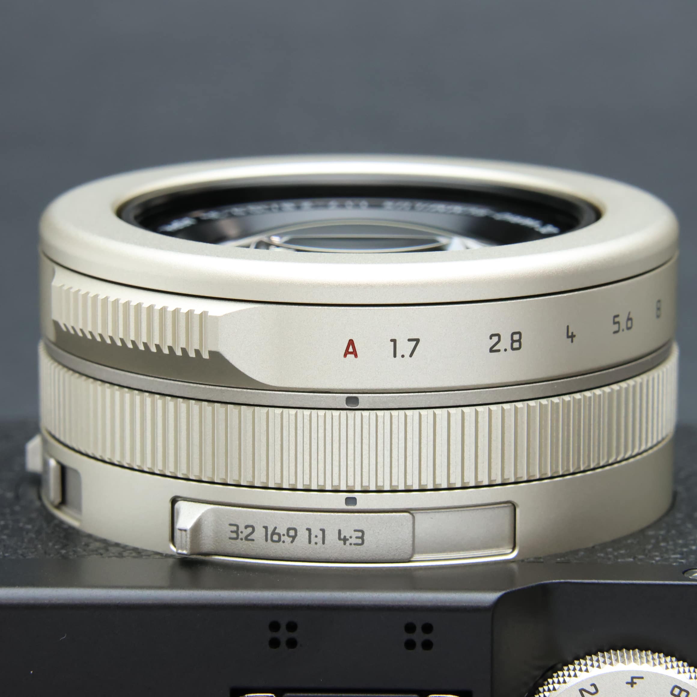 LEICA D-LUX8 中古 中古】(ライカ) Leica D-LUX8｜ナニワグループオンライン｜2222050250305