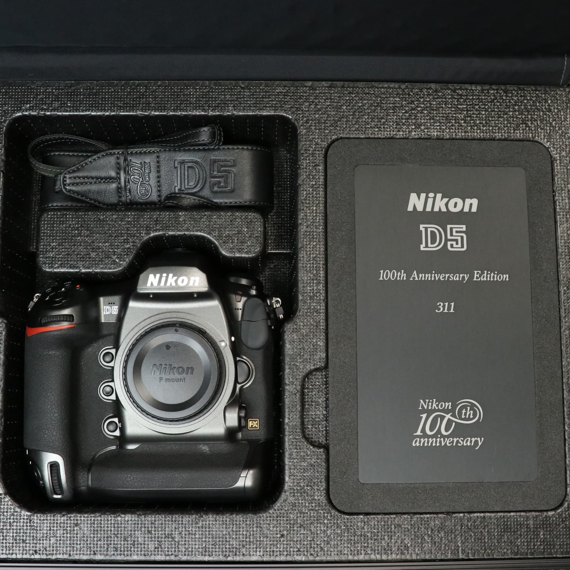 中古)Nikon (ニコン) D5 ボディ（XQD-Type） 100周年記念モデル