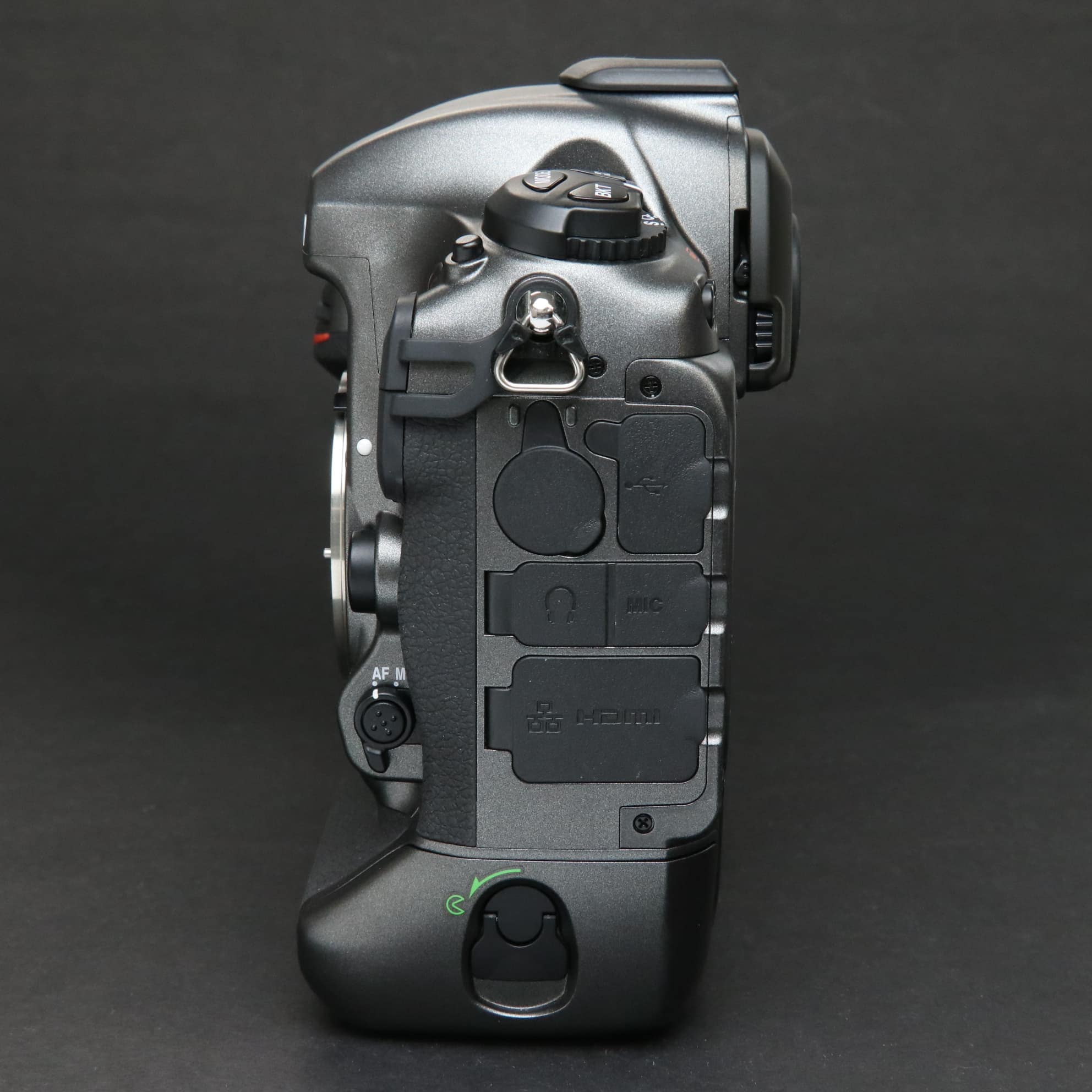 美品　nikonD5 XQDタイプ 中古】Nikon ニコン D5 XQD-Type デジタル一眼レフカメラ 元箱付き