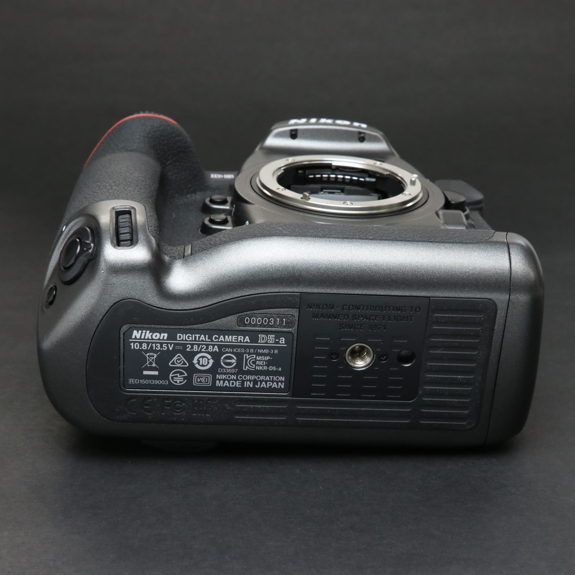 美品　nikonD5 XQDタイプ トップカメラオンライン / 【中古】 ニコン(nikon) D5 XQD-Type ボディ