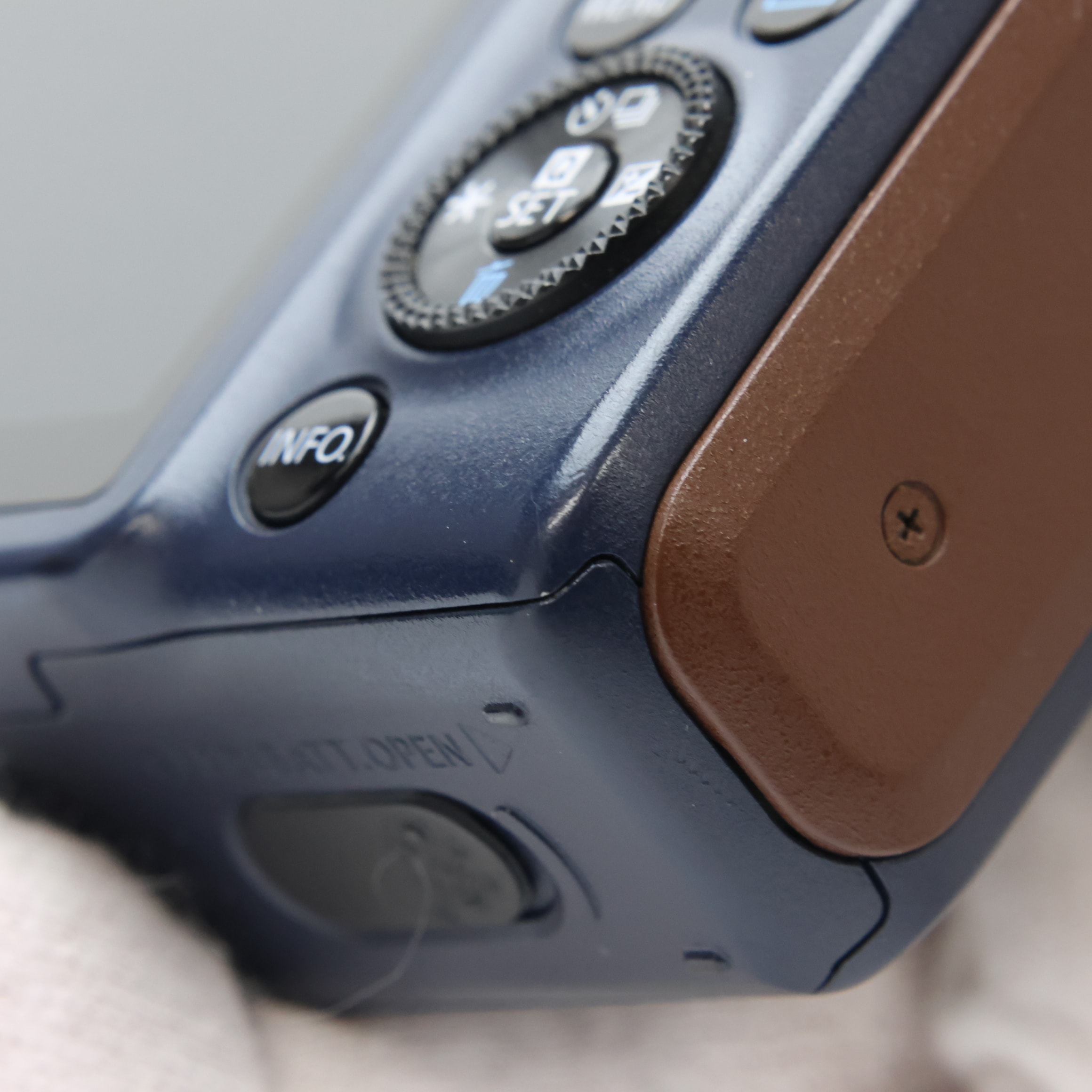 中古)Canon (キヤノン) EOS M ボディ ベイブルー（商品ID