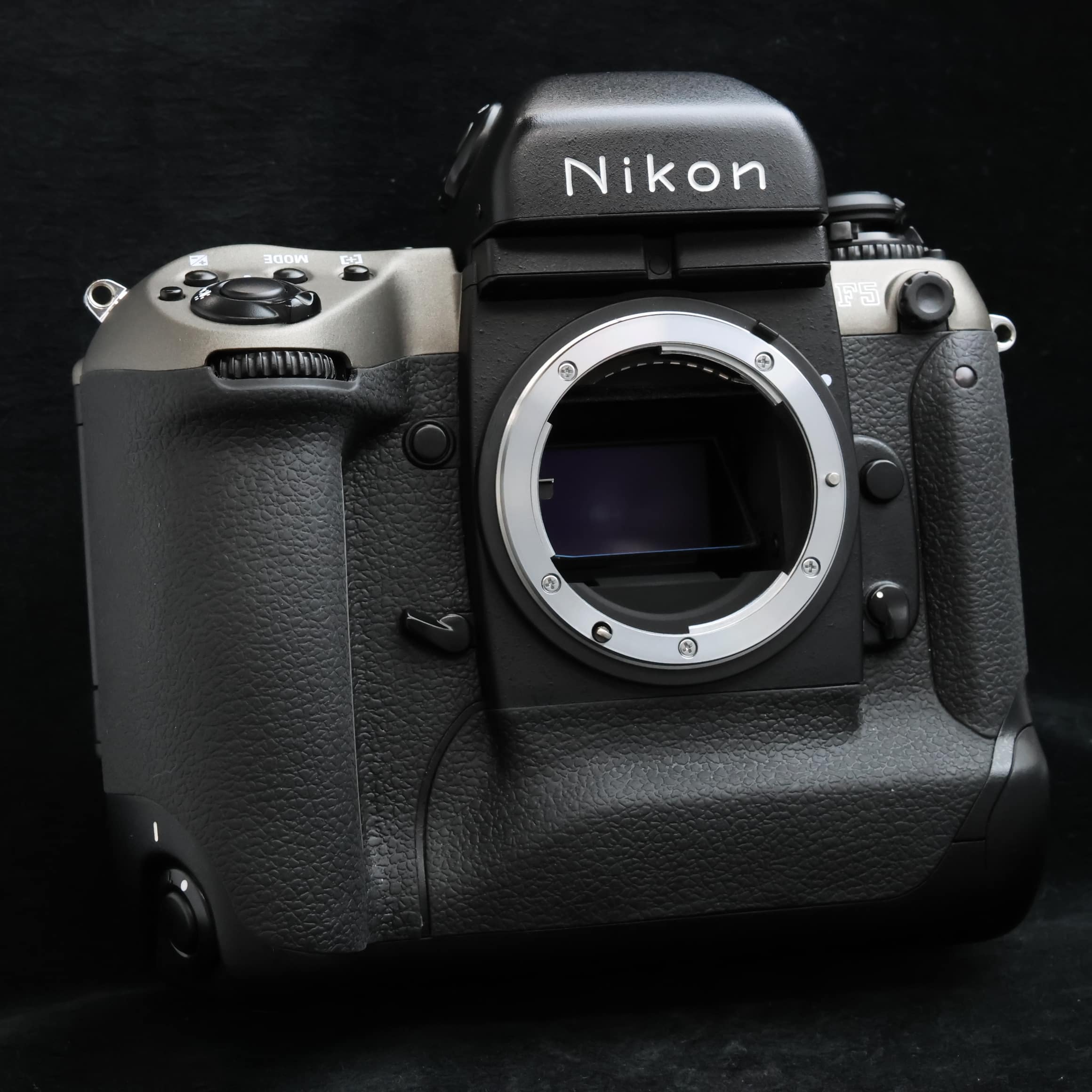 中古)Nikon (ニコン) F5 50th（商品ID：3717020223254）詳細ページ