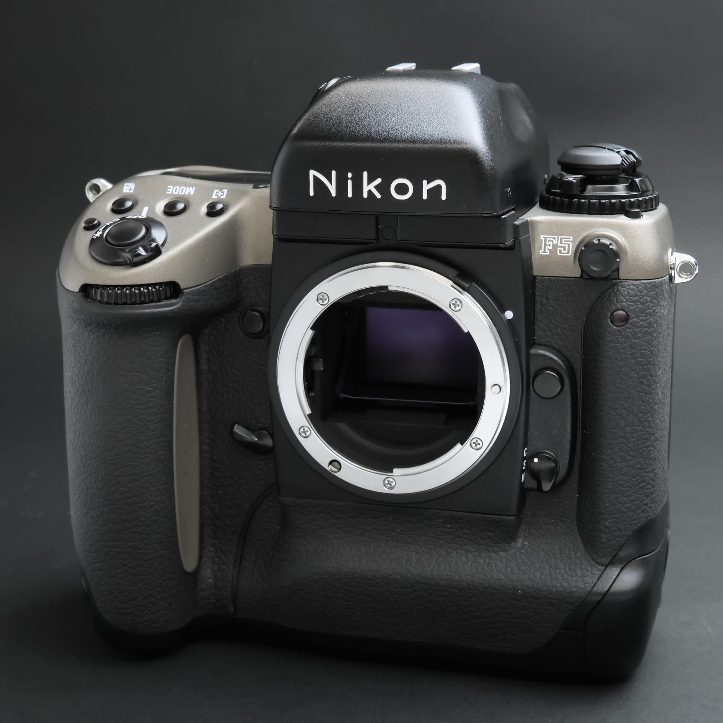 中古)Nikon (ニコン) F5 50th（商品ID：3717020223254）詳細ページ