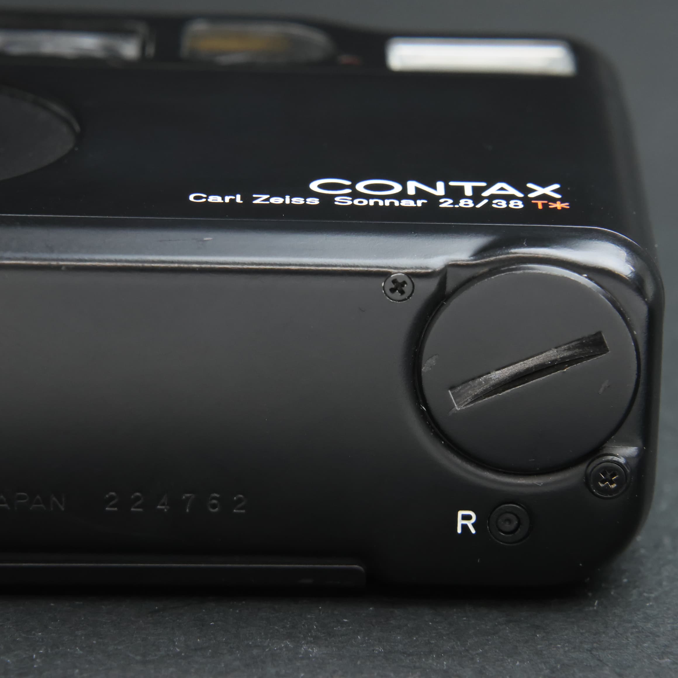 CONTAX T2 ブラック 27年以上前に発売されたフィルムカメラCONTAX T2を相棒に決めた理由と