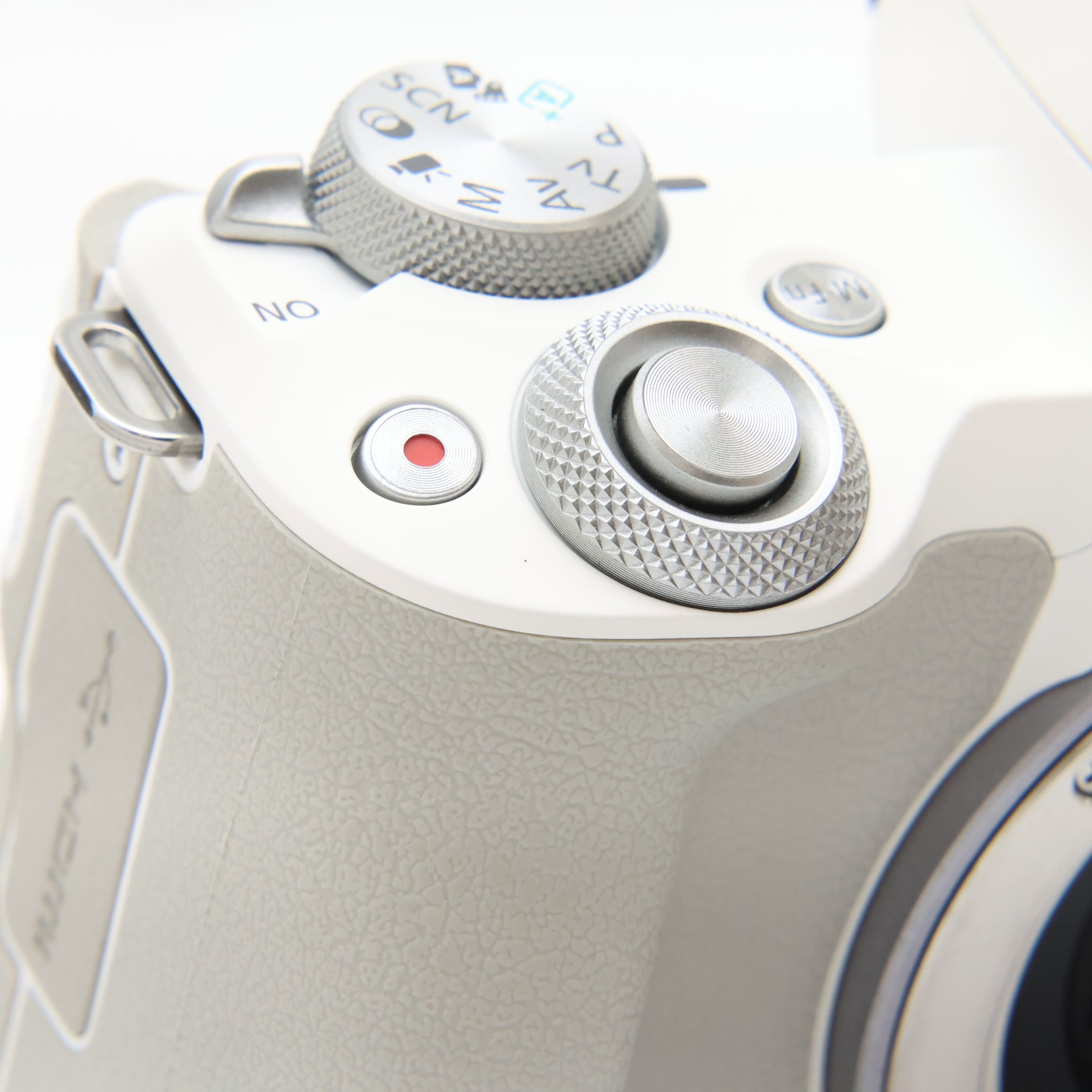 Canon EOS Kiss M2 ボディ ジャンク 中古)Canon (キヤノン) EOS Kiss M2 ボディ ホワイト（商品ID