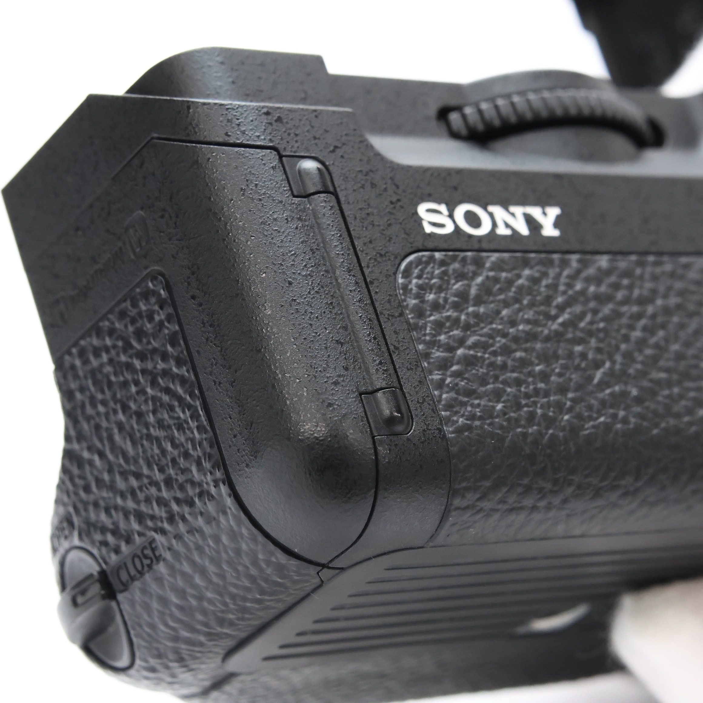 中古)SONY (ソニー) 縦位置グリップ VG-C2EM（商品ID：3717030056323