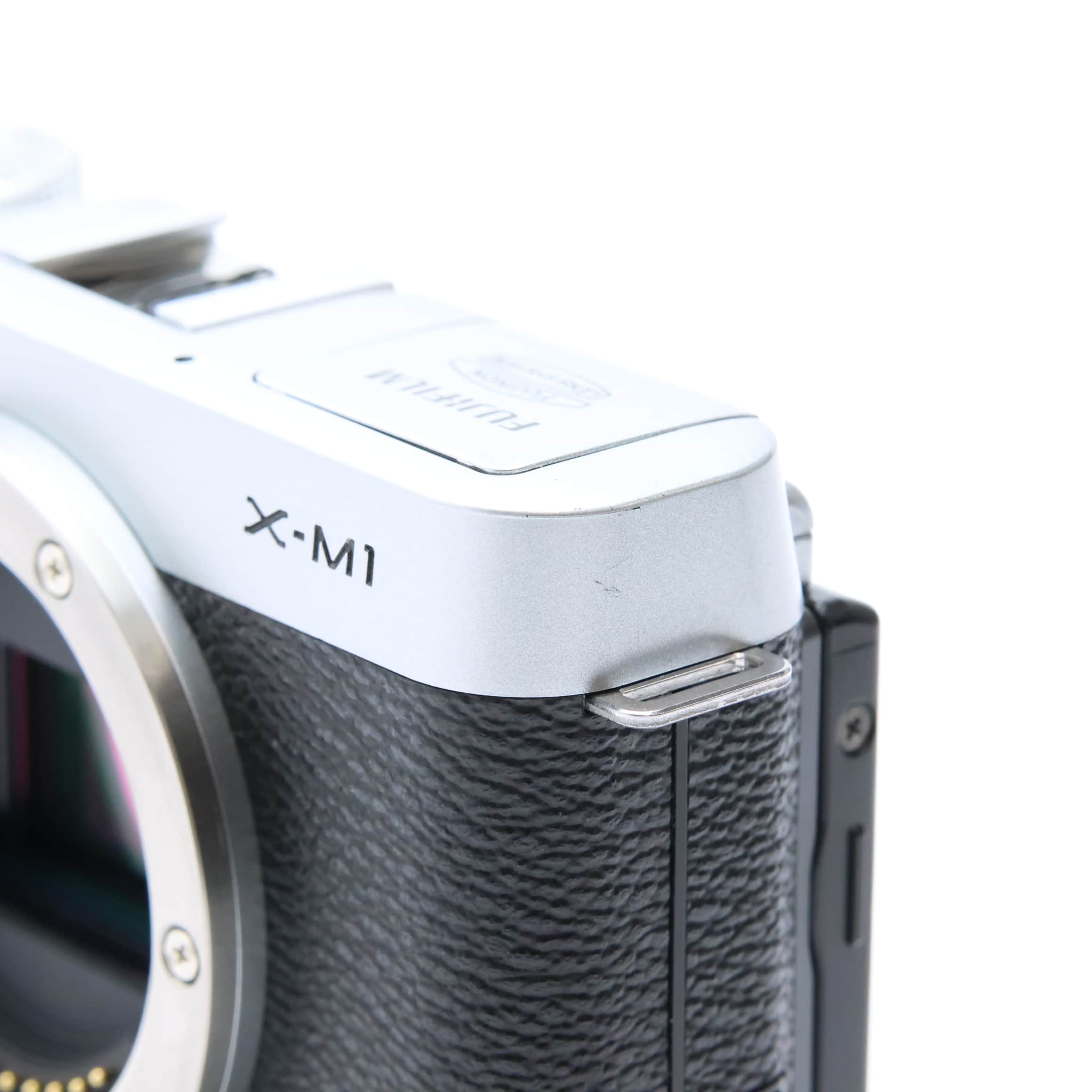 中古)FUJIFILM (フジフイルム) X-M1 ダブルレンズキット シルバー