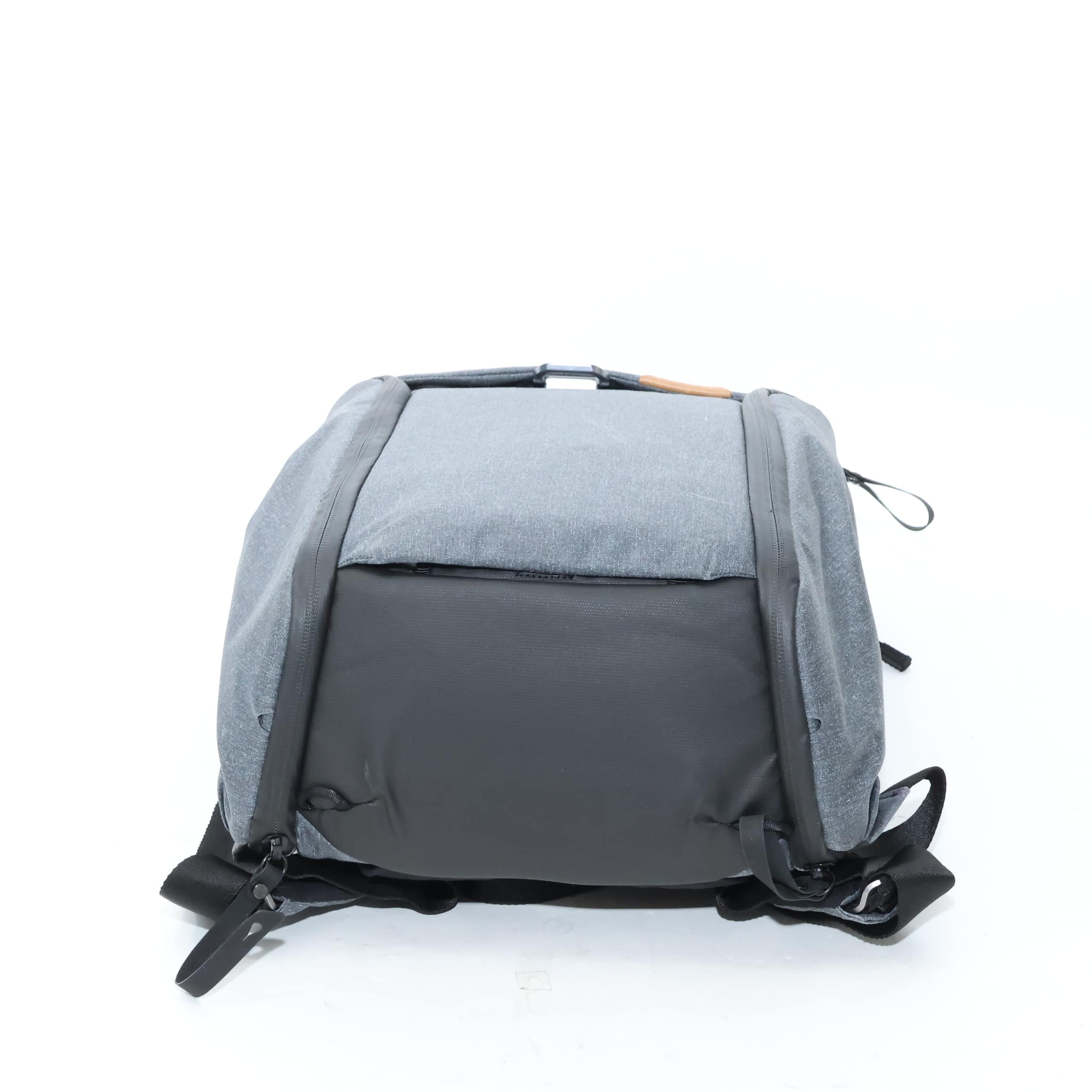 中古)peak design (ピークデザイン) エブリデイバックパック 20L V2 