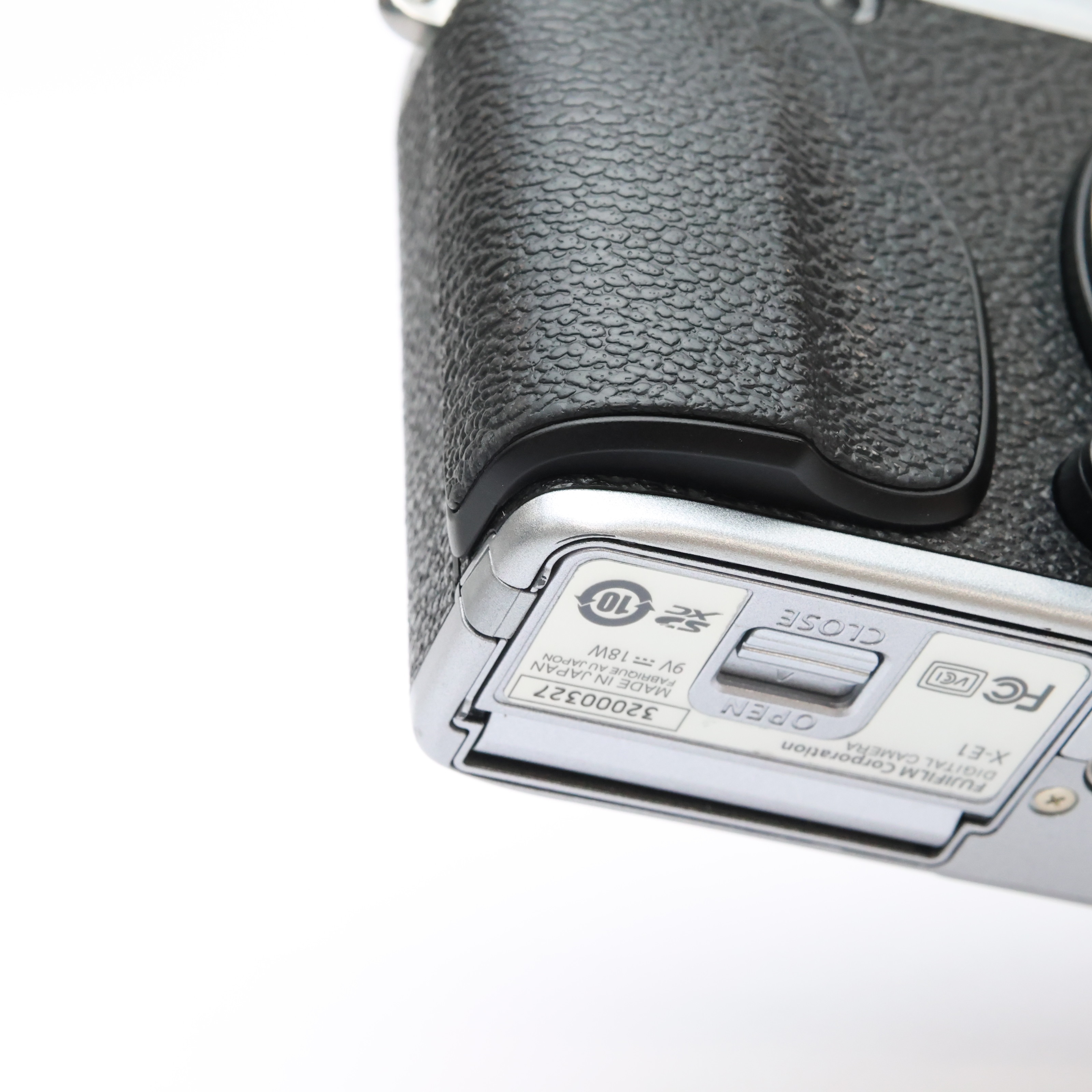 中古)FUJIFILM 富士フィルム FUJIFILM X-E1 BODY シルバー ミラーレス 