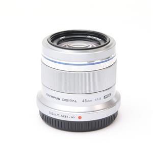 新品)OLYMPUS (オリンパス) M.ZUIKO DIGITAL 45mm F1.8 シルバー（商品
