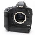 Canon】20万円で手に入る「プロの視界」。最新ミドル機より、あえて