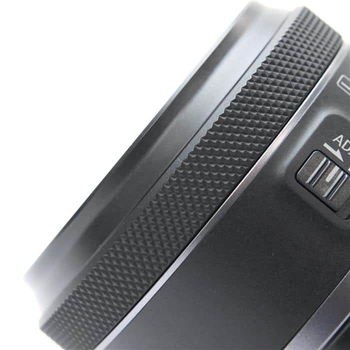 RF-S7.8mm F4 STM DUAL