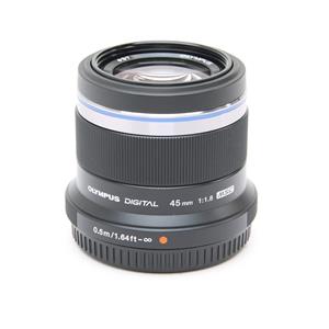 新品)OLYMPUS (オリンパス) M.ZUIKO DIGITAL 45mm F1.8 シルバー（商品