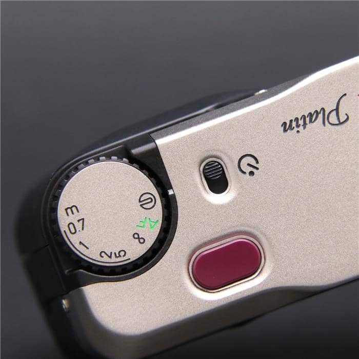 CONTAX T2 platin プラチナ コンタックス フィルムカメラ 27年以上前に発売されたフィルムカメラCONTAX T2を相棒に決めた