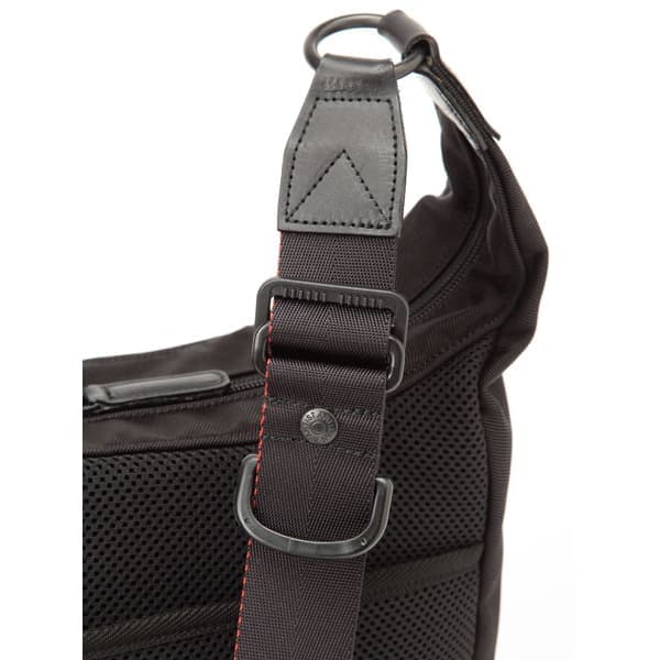 新品)ARTISAN&ARTIST (アルティザンアンドアーティスト) ボディバッグ