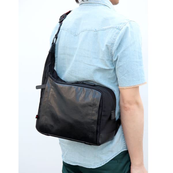 新品)ARTISAN&ARTIST (アルティザンアンドアーティスト) ボディバッグ