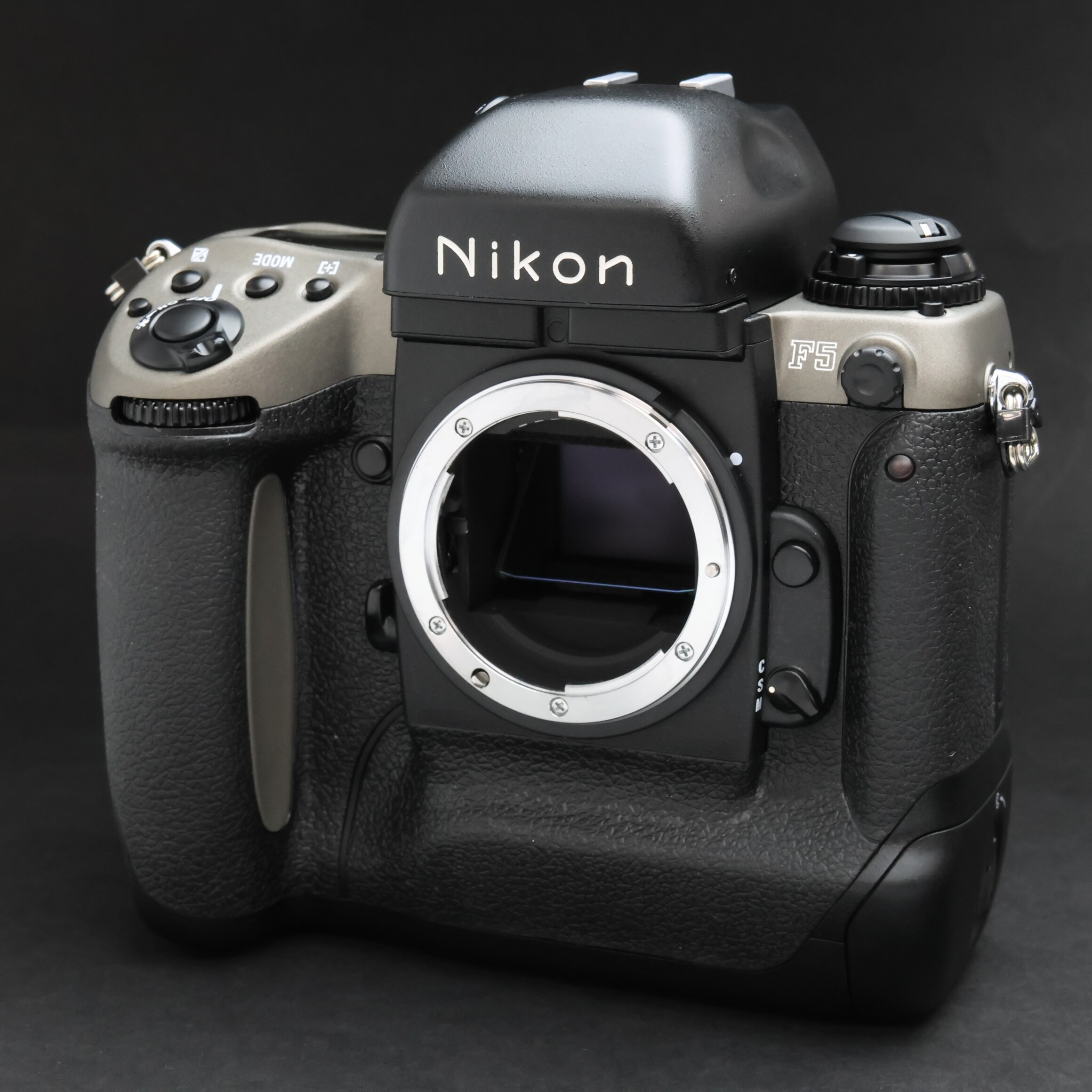 中古)Nikon (ニコン) F5 50th（商品ID：3717022333708）詳細ページ