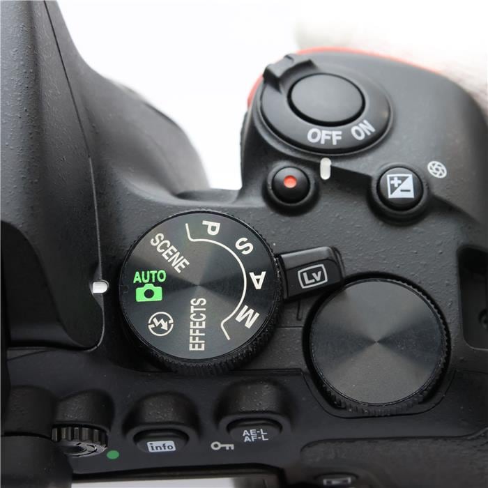 中古)Nikon (ニコン) D5500 18-140 VR レンズキット ブラック（商品ID