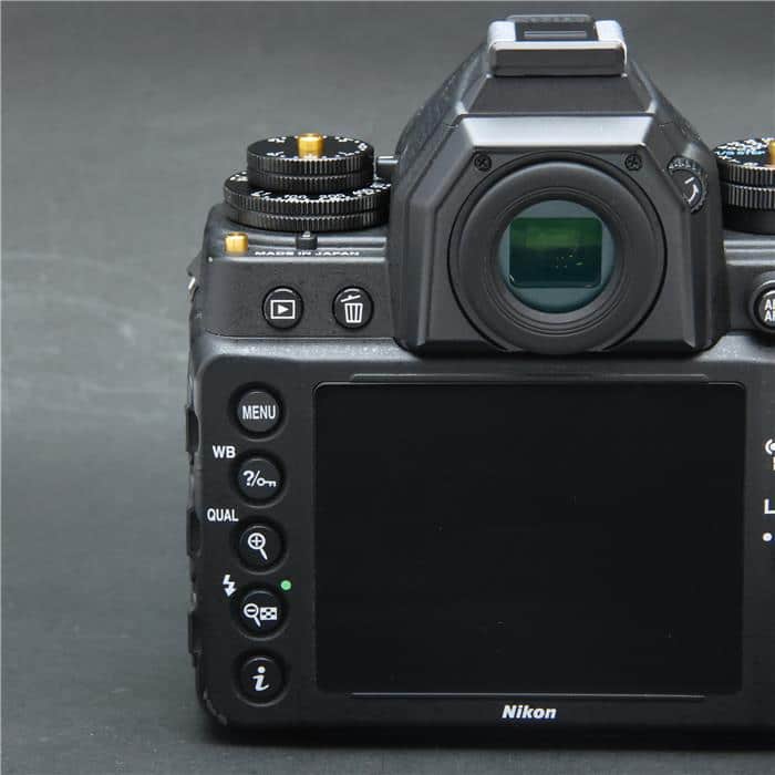 Nikon Df ゴールドエディション Nikon Df 16.2 MP Special Gold Edition: A Gem in the World of Full