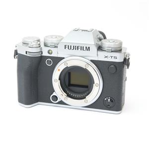 FUJIFILM (フジフイルム) X-T5 ボディ シルバー」の商品検索結果