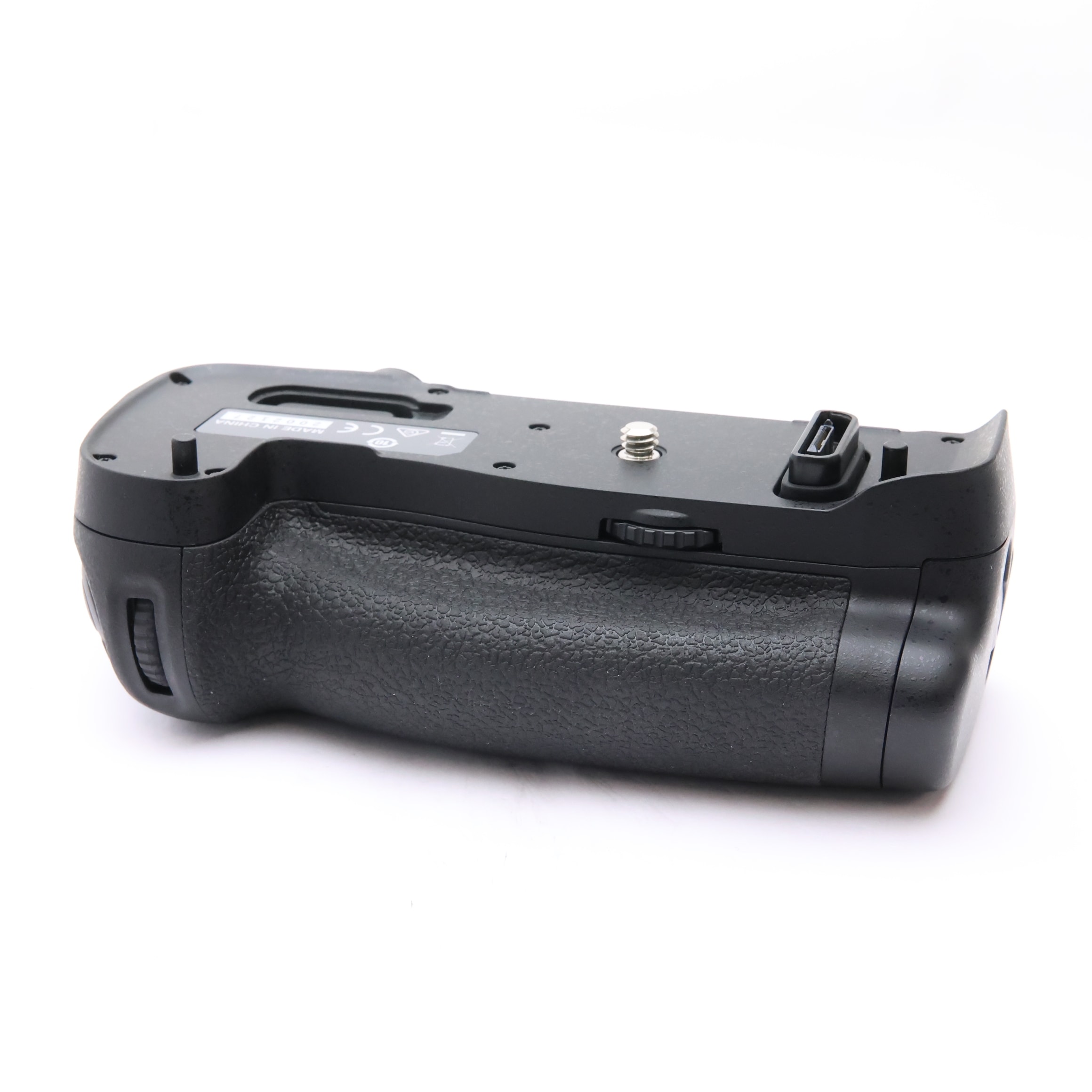 ニコン Nikon D7100 ボディ バッテリーパック付 中古)Nikon (ニコン) マルチパワーバッテリーパック MB-D17（商品ID
