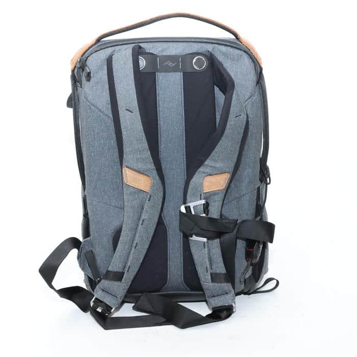 【中古】(ヒ゜ークテ゛サ゛イン) ヒ゜ークテ゛サ゛イン everday backpack 20L V2 BEDB-20-BK-2 中古)peak design (ピークデザイン) エブリデイバックパック 20L V2