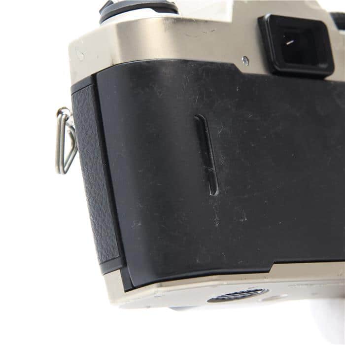 良品 NIKON ニコン FM10 フィルムカメラ モルト新品交換済 M722 良品 NIKON ニコン FM10 フィルムカメラ モルト新品交換済 M722